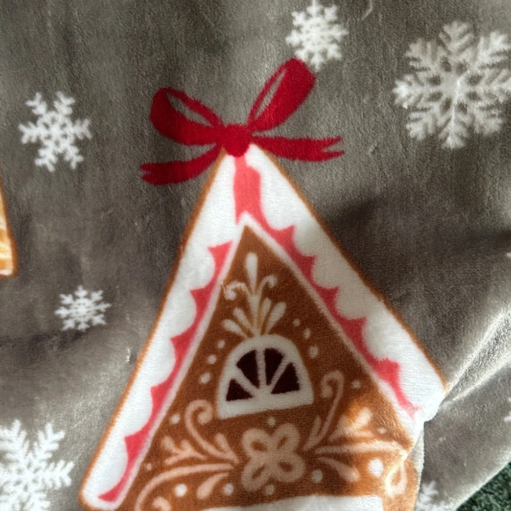 North Pole Cookie Co. Holiday Gingerbread Throw Snowflake ❄️ Oversized NEW!